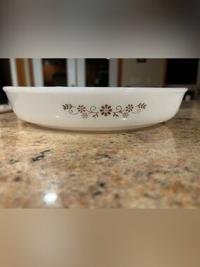 Dynaware Pyr-O-Rey Oval Baking/Serving Dish 10”x8” in a "Brown Daisy" pattern.